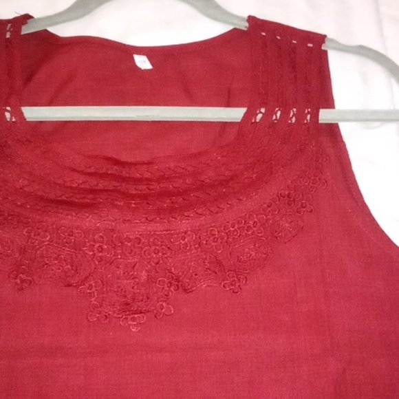 Maroon tank size medium - Picture 4 of 4